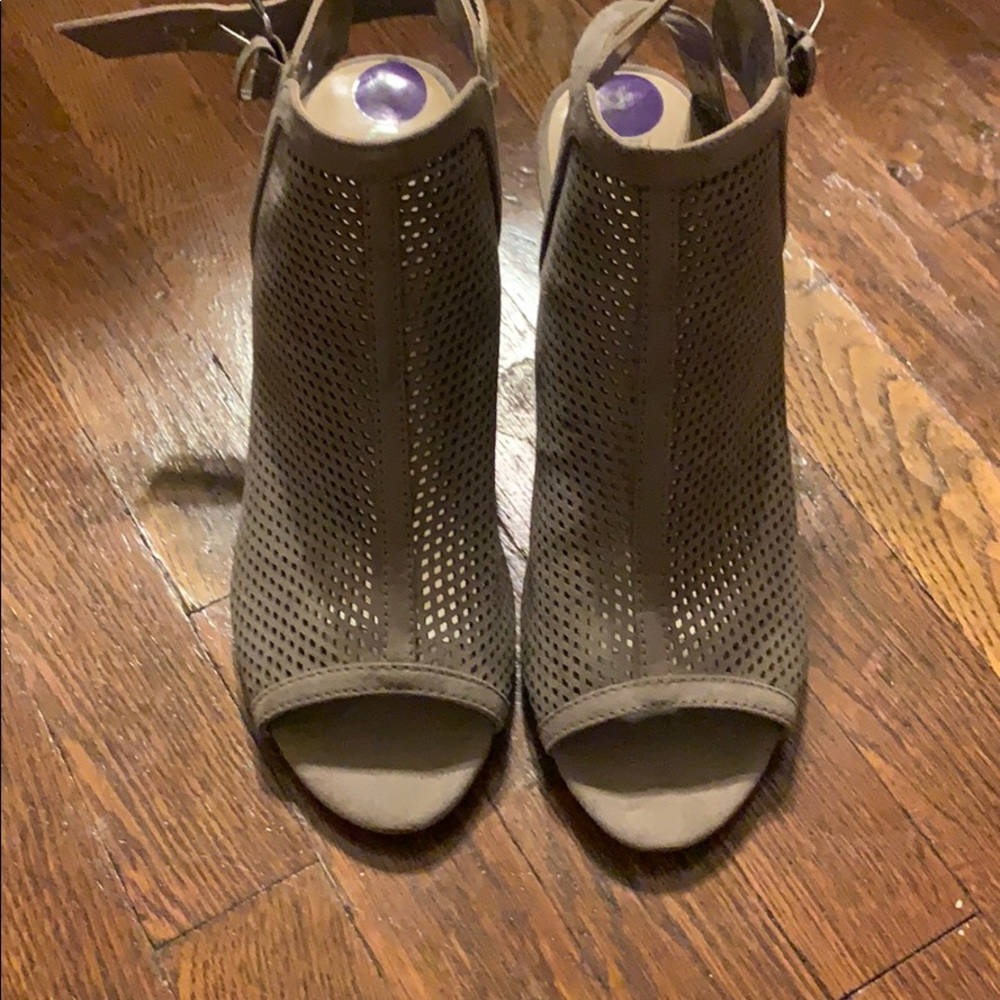 Unisa beige open toe booties - Size 8 1/2